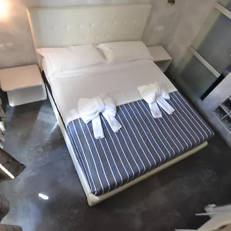Glamour Spanish Steps Homestay