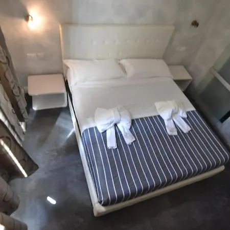 Glamour Spanish Steps Homestay Rome