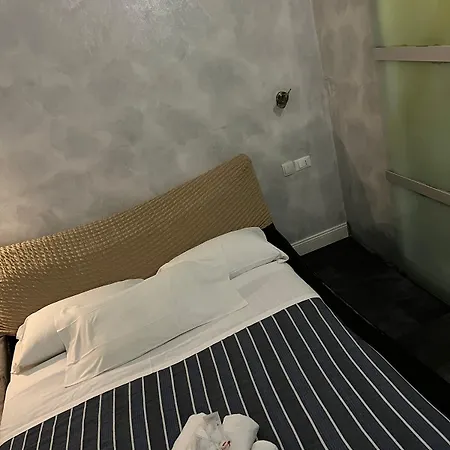 Glamour Spanish Steps * רומא