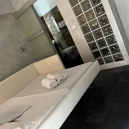 Glamour Spanish Steps בית אירוח רומא