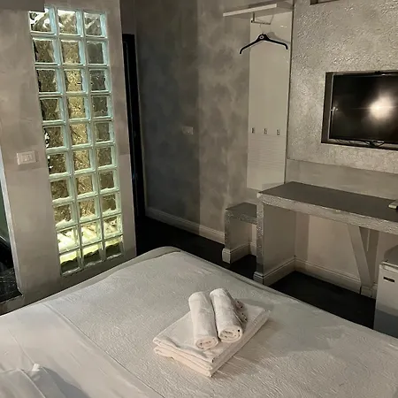 Glamour Spanish Steps רומא