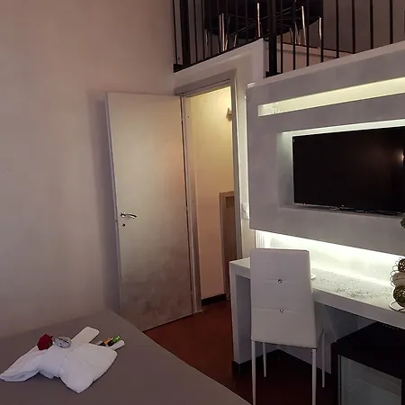 Glamour Spanish Steps Homestay *